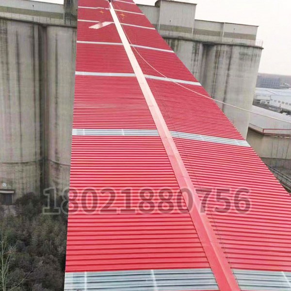 輸煤橋（qiáo）頂上彩鋼安裝工程（chéng）