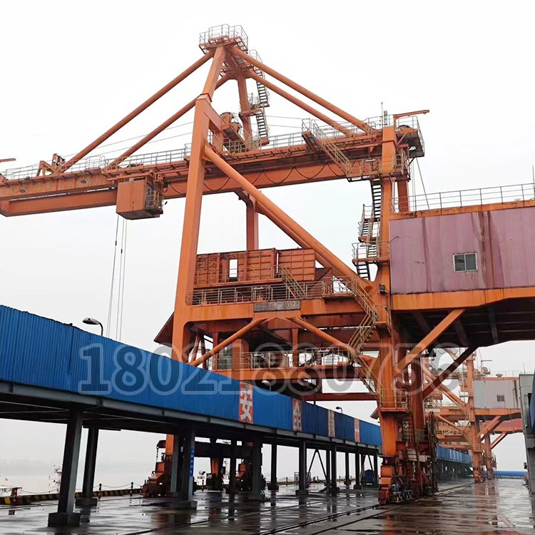 港口（kǒu）吊機防腐除鏽